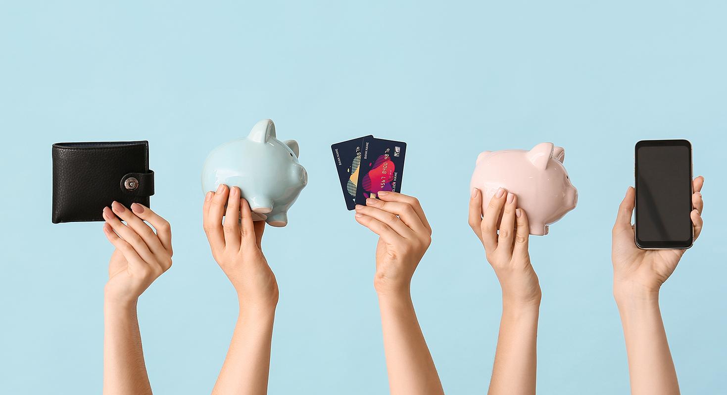 hands with wallets 